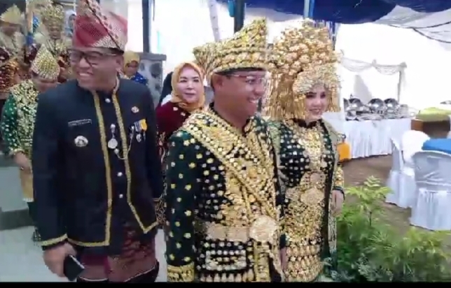 Paripurna Istimewa HUT Lebong, Bupati, Ketua DPRD Hingga Pejabat FKPD Kompak Kenakan Baju Adat