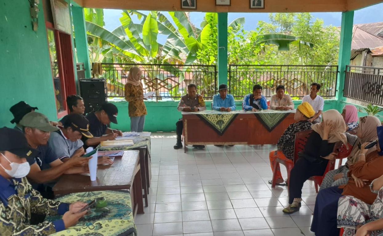 500 KK Warga Desa Kampumg Muara Aman Terima Bantuan Ayam dan Pakan