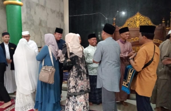 Sholat Idul Adha di Masjid Agung Sultan Abdullah, Bupati Kopli Ajak Warga Maknai Kurban