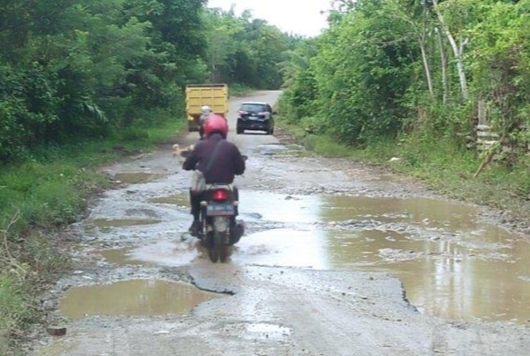 https://progresiflines.com/waka-i-dprd-harap-pemprov-segera-perbaiki-jalan-provinsi-di-lebong