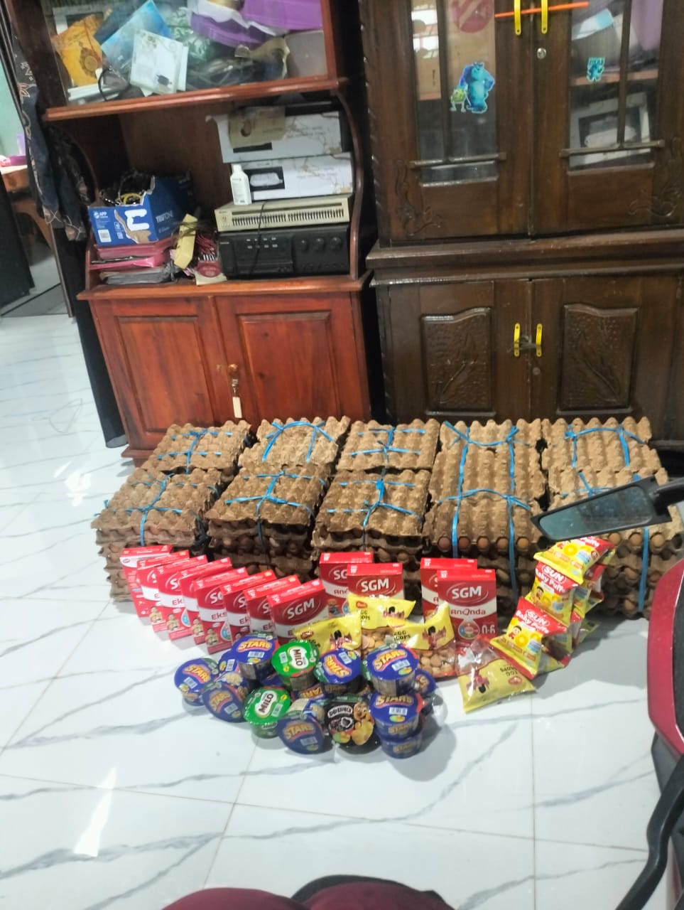 Pembagian Makanan Tambahan untuk Pencegahan Stunting di Desa pagar Agung