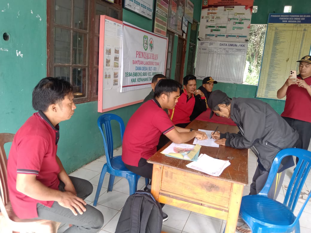 Penyaluran Bantuan Langsung Tunai (BLT_DD) KPM 12 TA. 2025 Desa Embong Sido