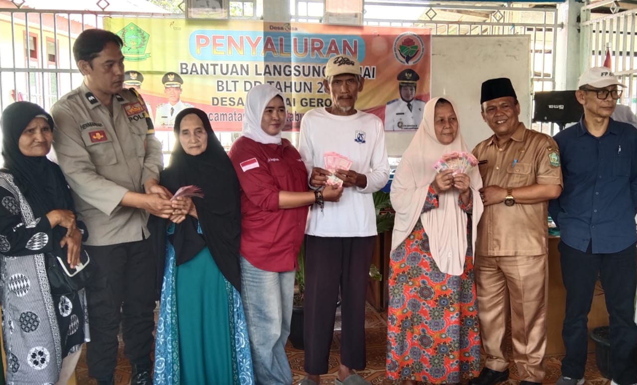 Perdana Di Kecamatan Amen, Pemdes Sungai Gerong Salurkan BLT DD Tahun Anggaran 2025