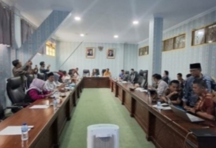 Badan Anggaran DPRD Bersama TAPD Bahas APBD-P Tahun 2025